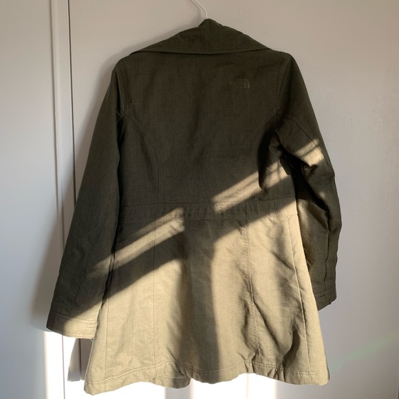 Olive green North Face women’s jacket - dry-cleaned - Picture 8 of 9